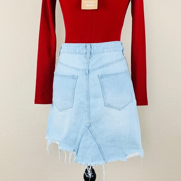 ❤️NWT Free People Frayed Denim Skirt Sizes-25+26 - Picture 5 of 8